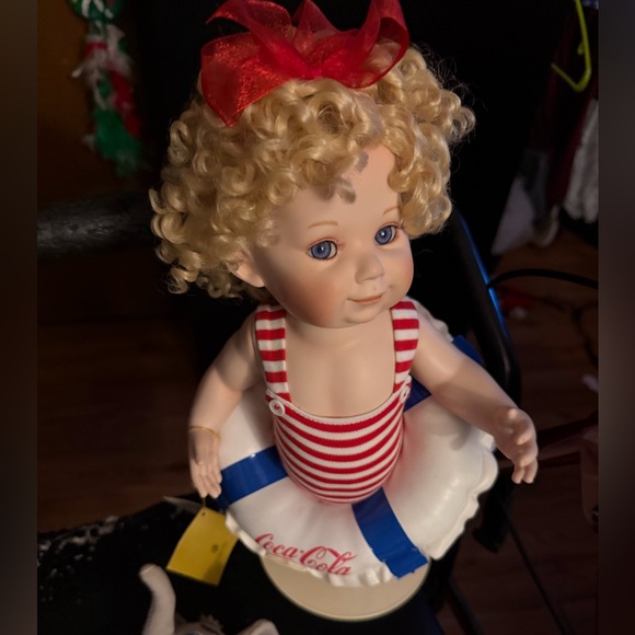 Coca Cola doll - Picture 1 of 3